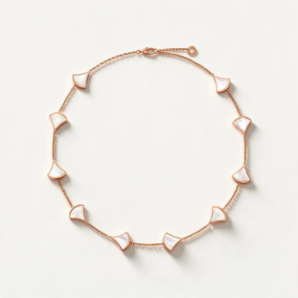 White Mother-of-Pearl Fan Motif Necklace